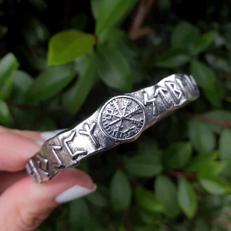 Vegvisír Bangle